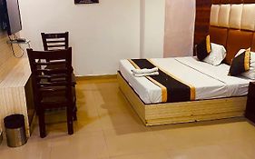 Hotel Cozy Cave Delhi Aiport